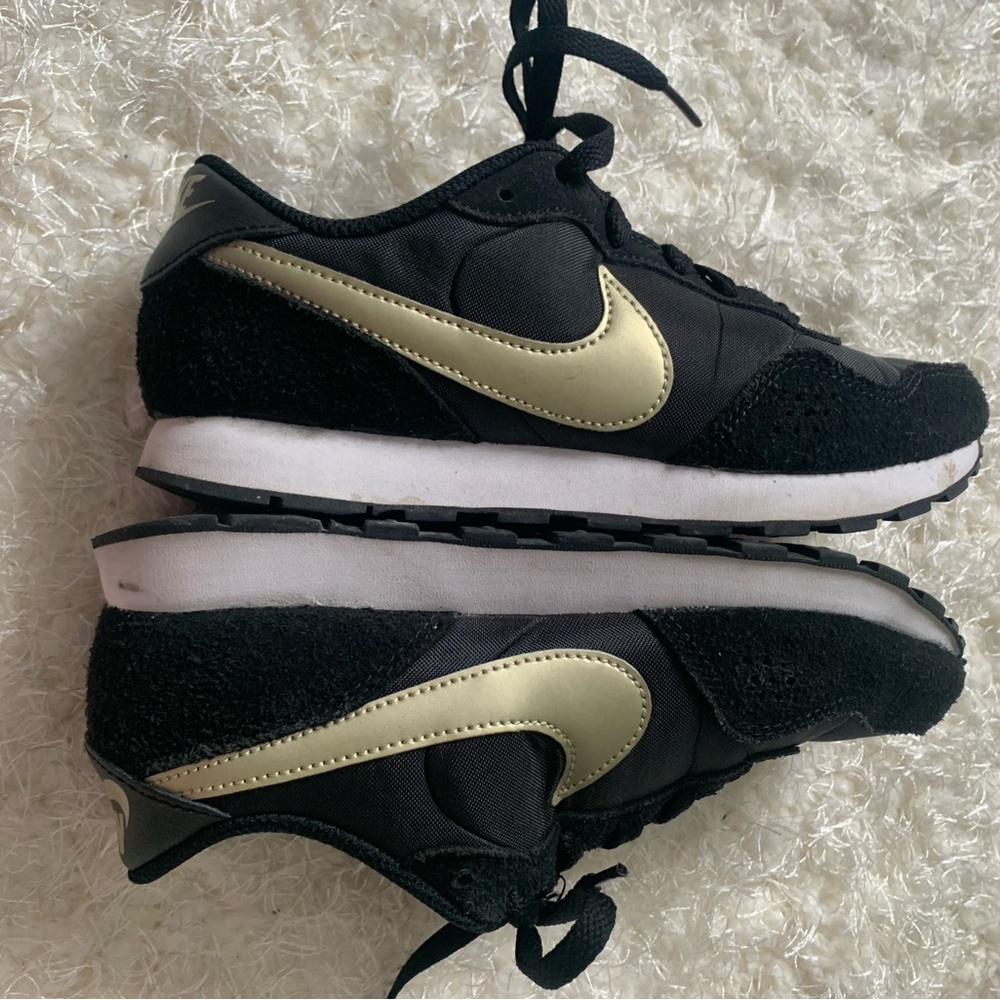 Nike Sneakers, Black/Gold, Youth Size 3.5 - Picture 4 of 5